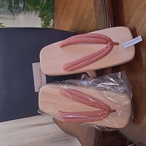 New in box! Watomi Japanese wooden sandal clog geta unique shoes Womens 8